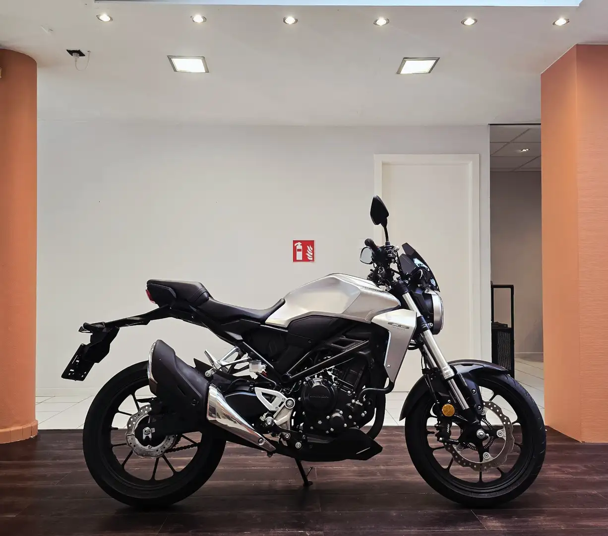 Honda CB 300 R Gris - 1