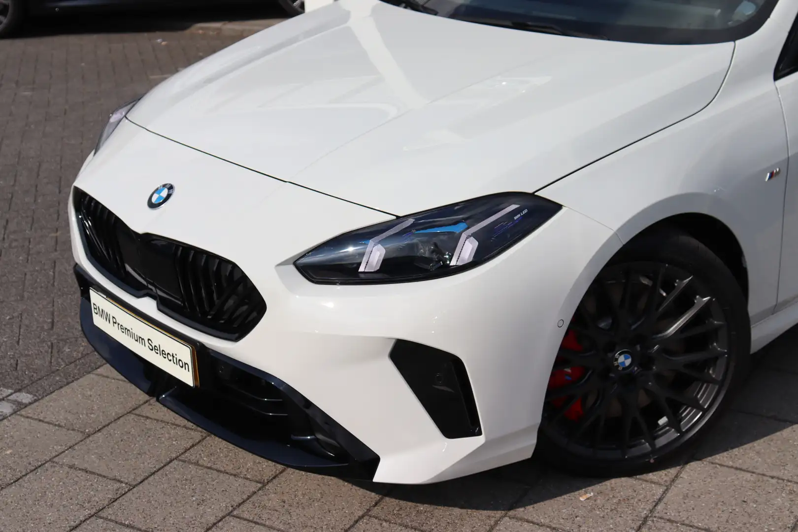 BMW 120 1 Serie M Sport Automaat / Panoramadak / Sportstoe Wit - 2