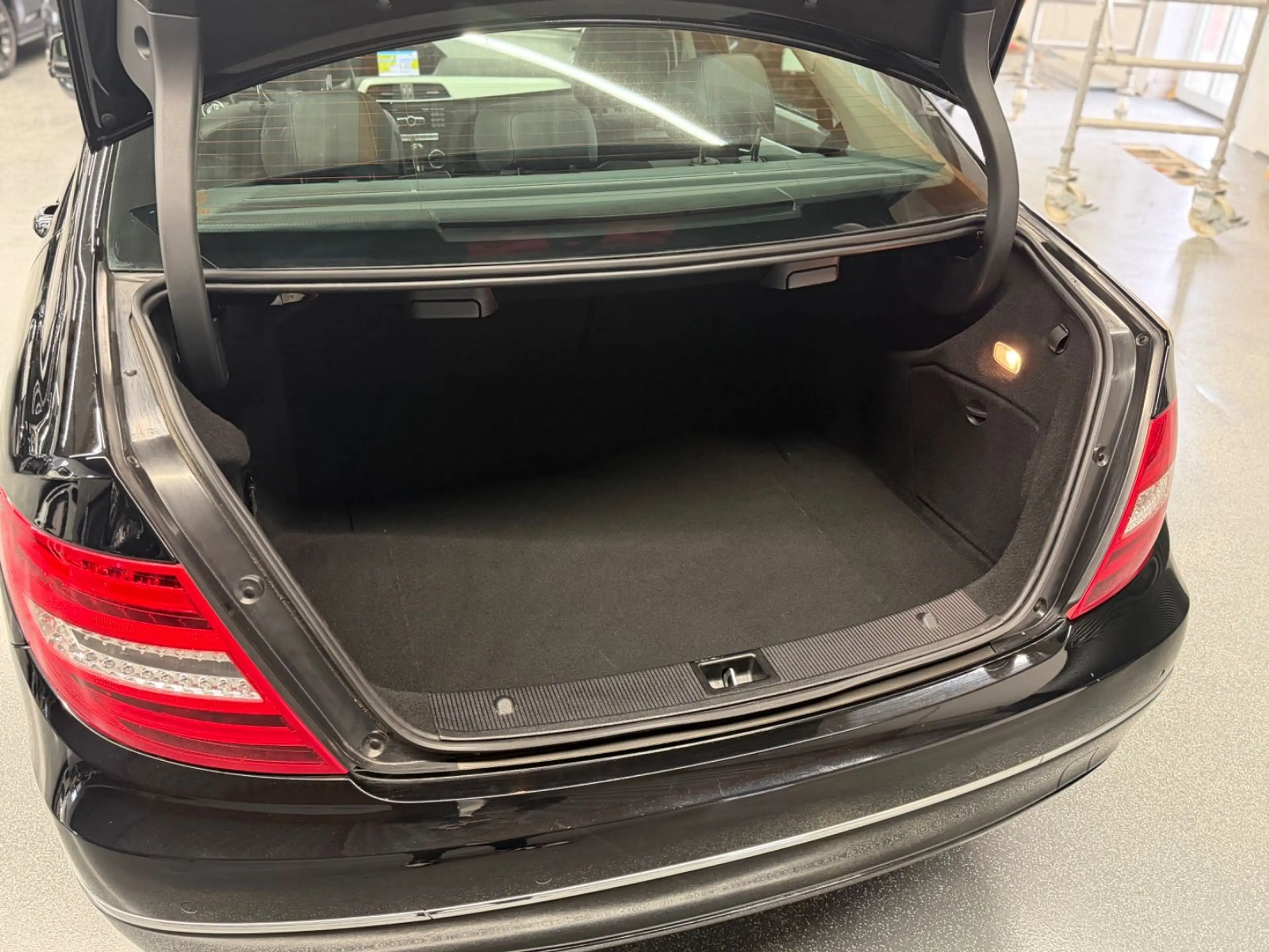 Mercedes-Benz C 220 CDI Lim. Avantgarde Aut. Leder Bi-Xeno — photo 9