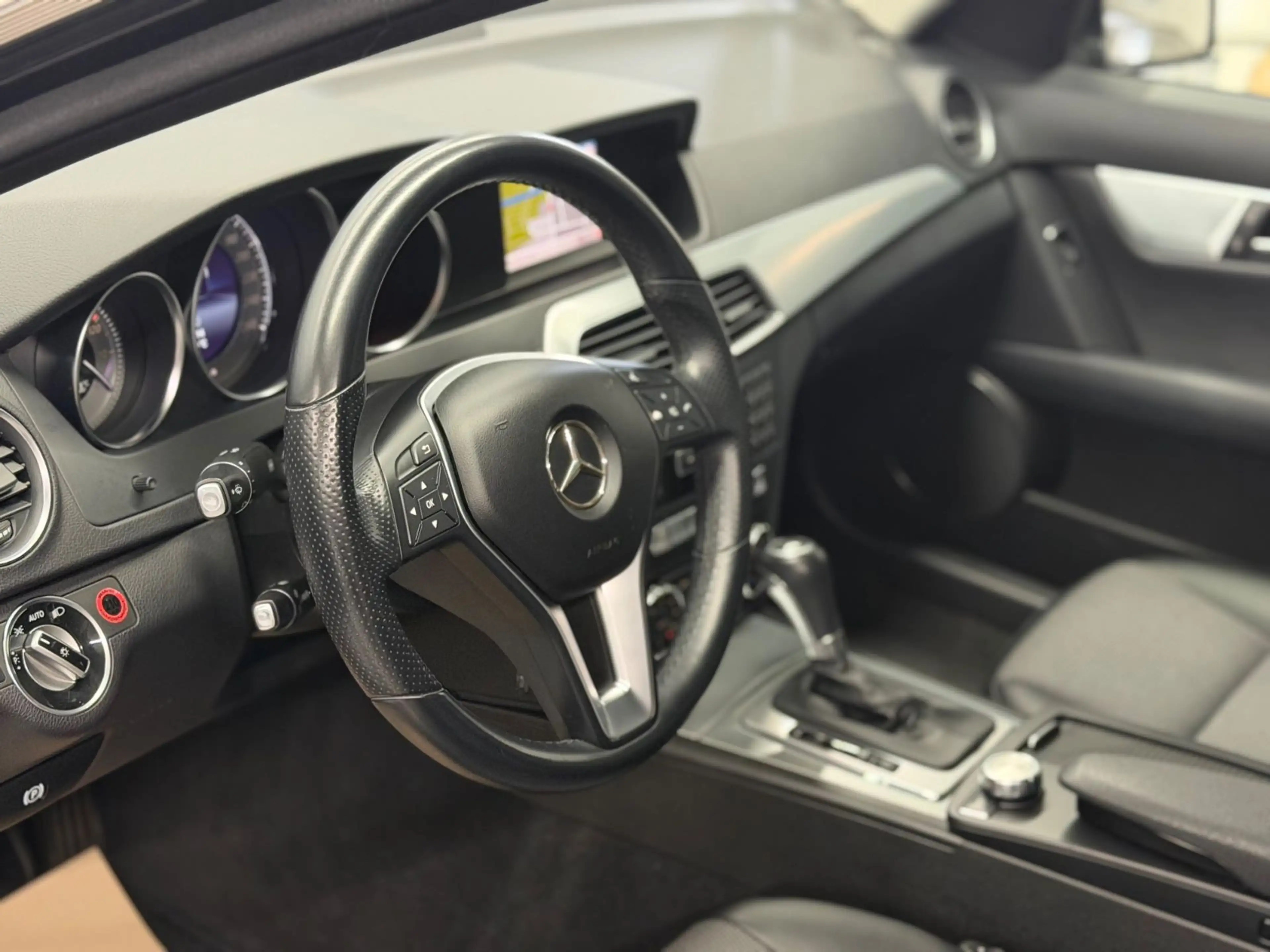 Mercedes-Benz C 220 CDI Lim. Avantgarde Aut. Leder Bi-Xeno — photo 12