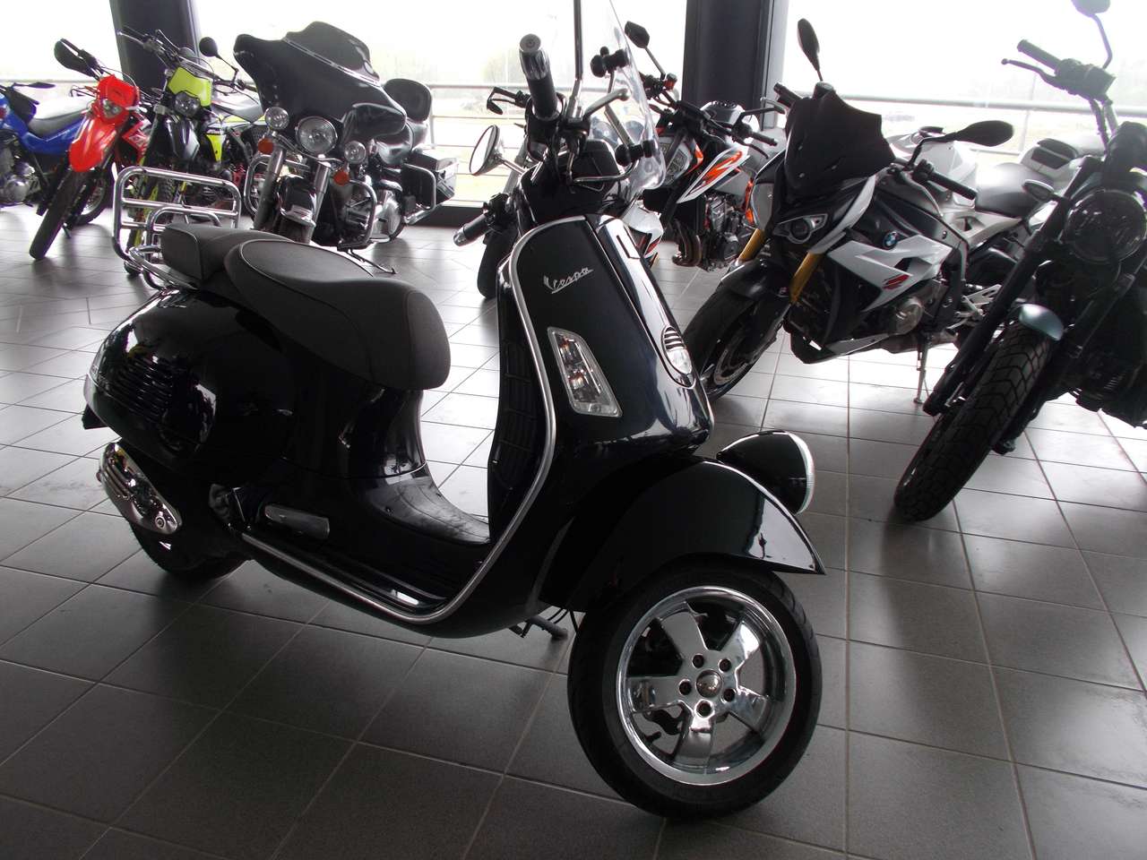 Vespa GTV 300 VIA MONTENAPOLEONE