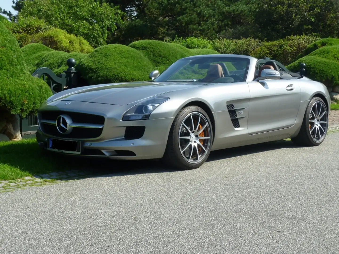 Mercedes-Benz SLS - 1