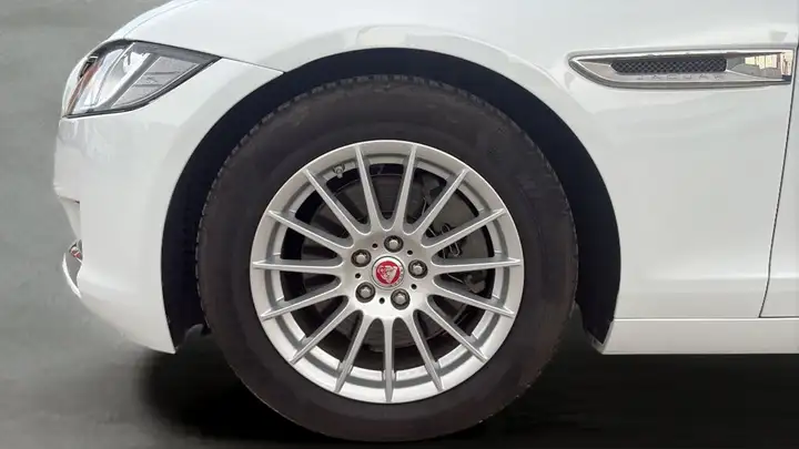 Jaguar XF 2017, foto 16
