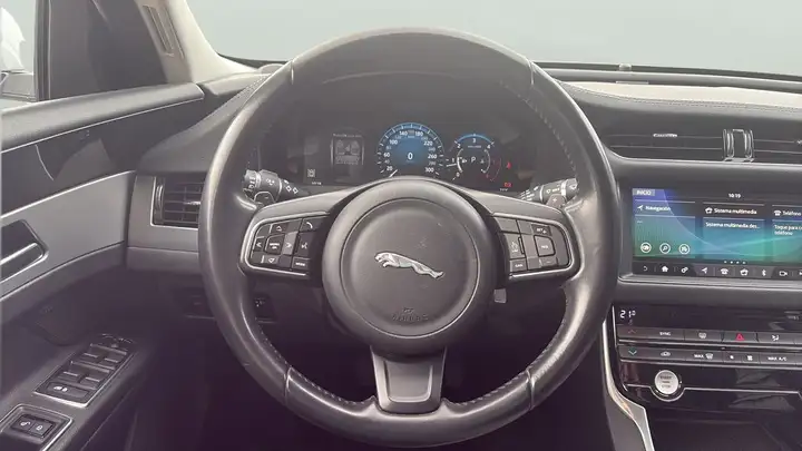Jaguar XF 2017, foto 9