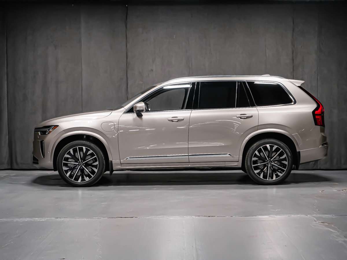 2026 Volvo XC90 Plus 7-Seater (Bright Theme) alt 3