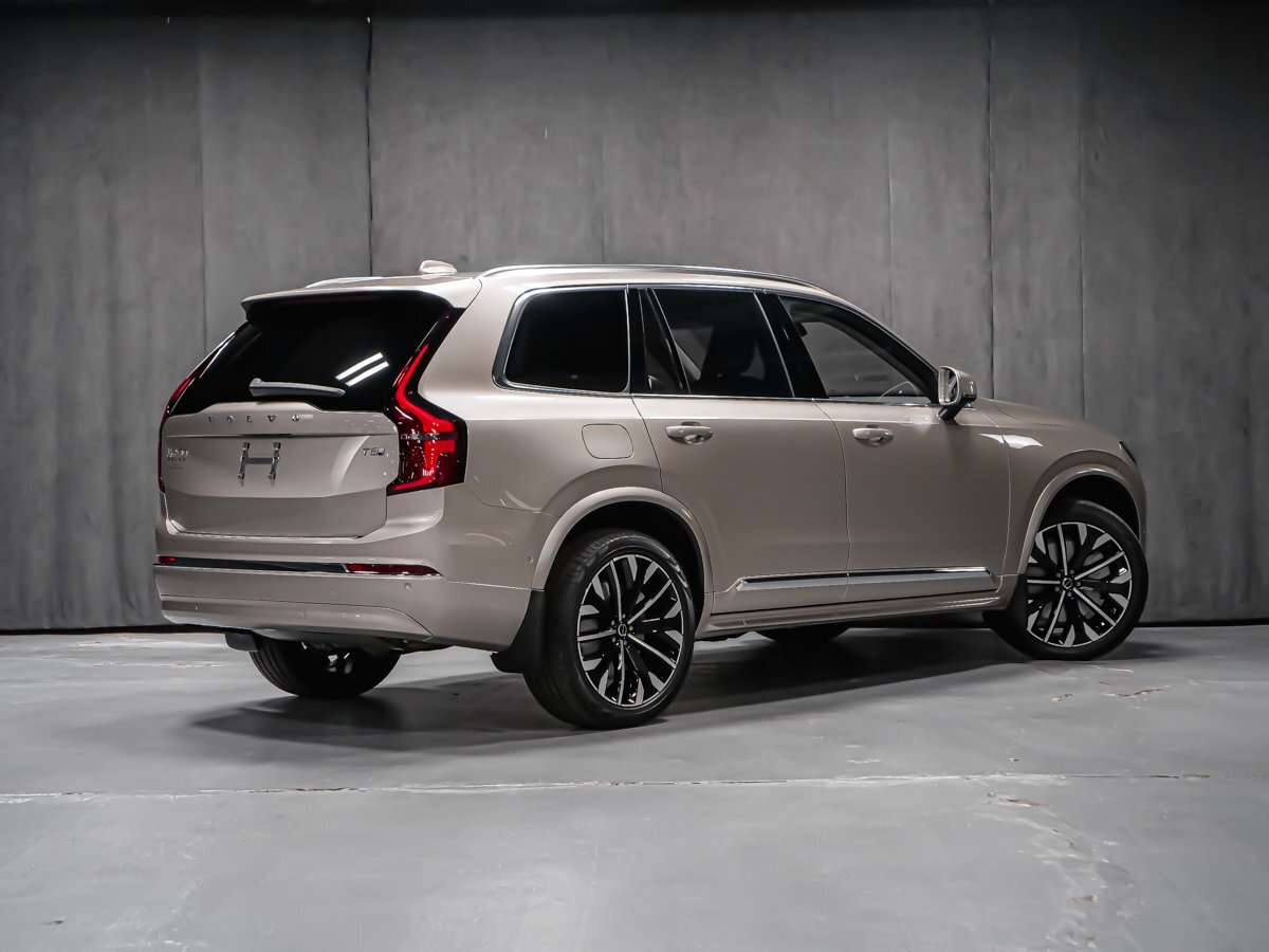 2026 Volvo XC90 Plus 7-Seater (Bright Theme) alt 4