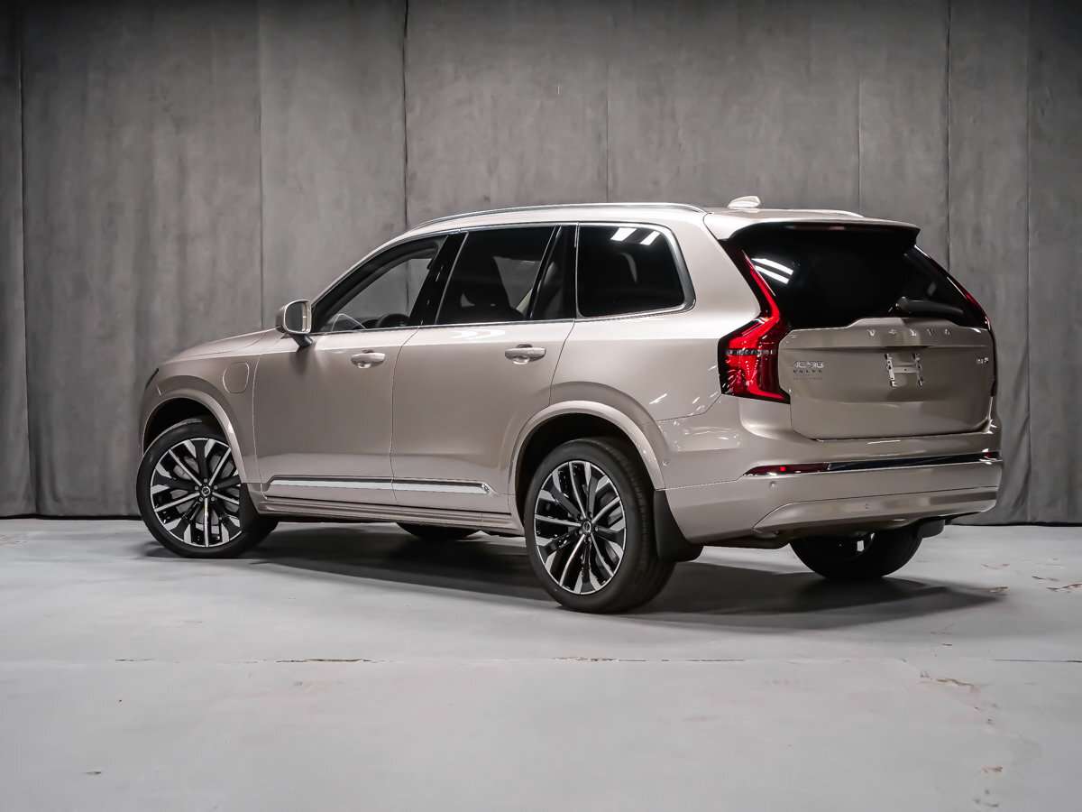 2026 Volvo XC90 Plus 7-Seater (Bright Theme) alt 5