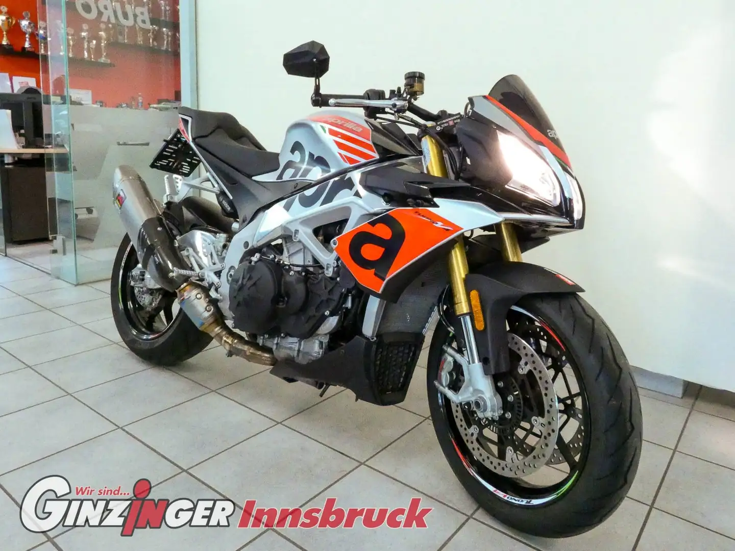 Aprilia Tuono - 1