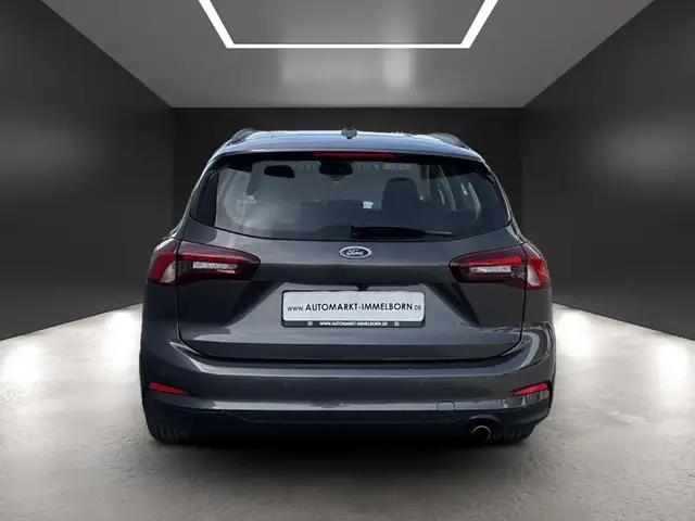 Ford Focus view 10