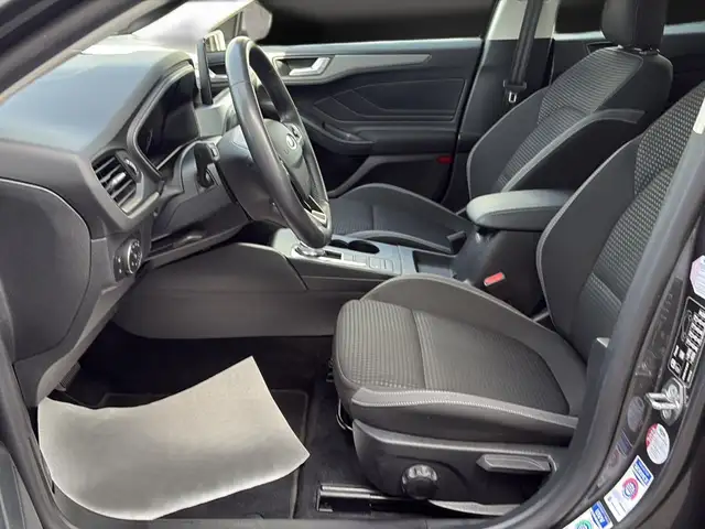 Ford Focus view 14