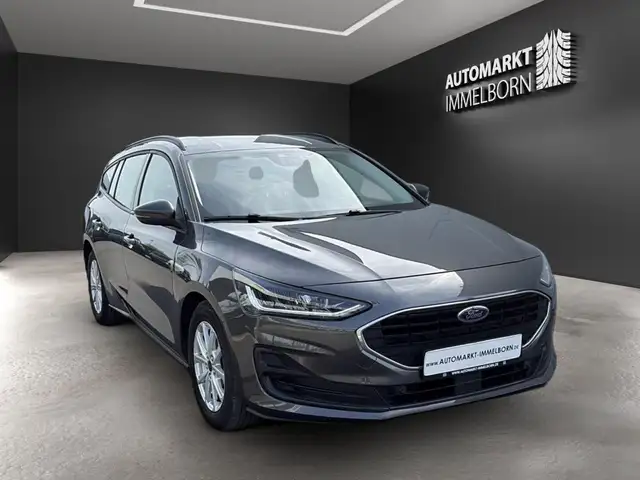 Ford Focus view 2
