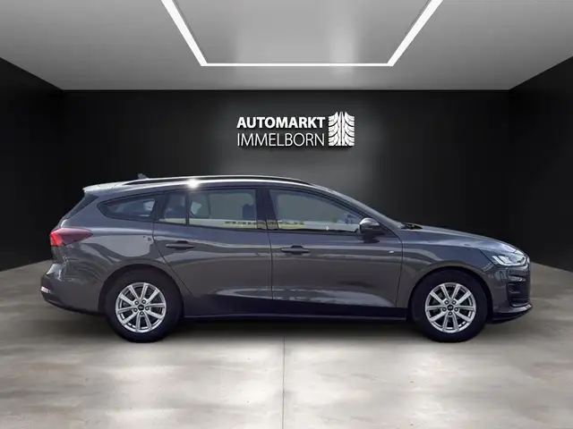 Ford Focus view 11