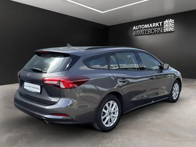 Ford Focus view 8