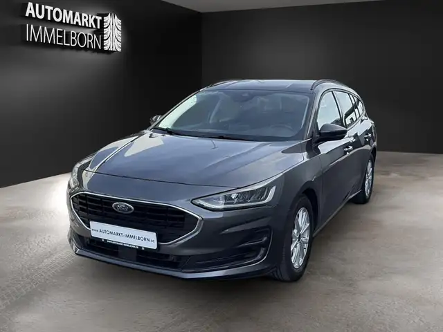 Ford Focus view 3
