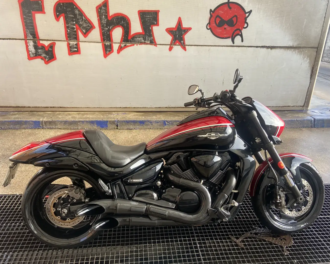 Suzuki Intruder M Boss Edition Negro - 2