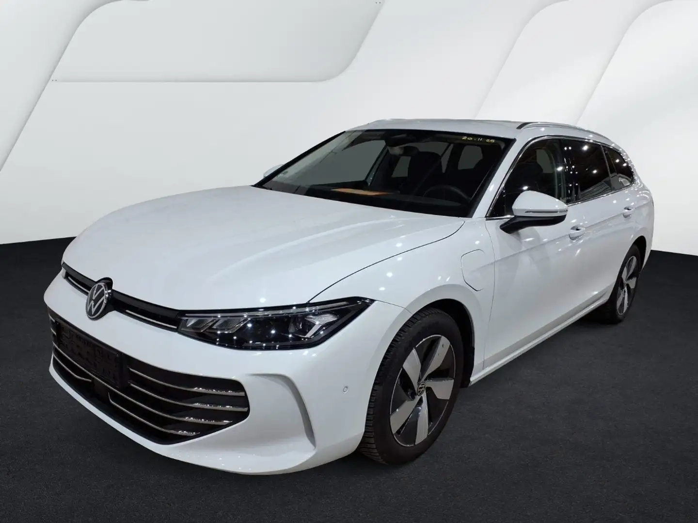 Volkswagen Passat Var. 1.5 eHybrid Business DSG  AHK*NAV*RFK Weiß - 2