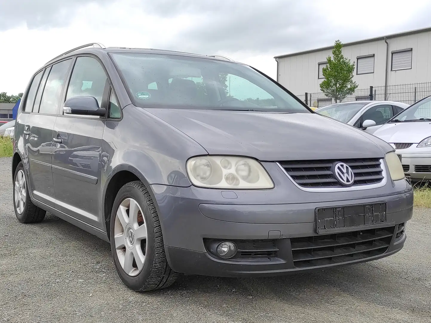 Volkswagen Touran 2.0 FSI 7-SITZER EURO-4 KLIMA 6-GANG TEMP BC ALLWE Grau - 2