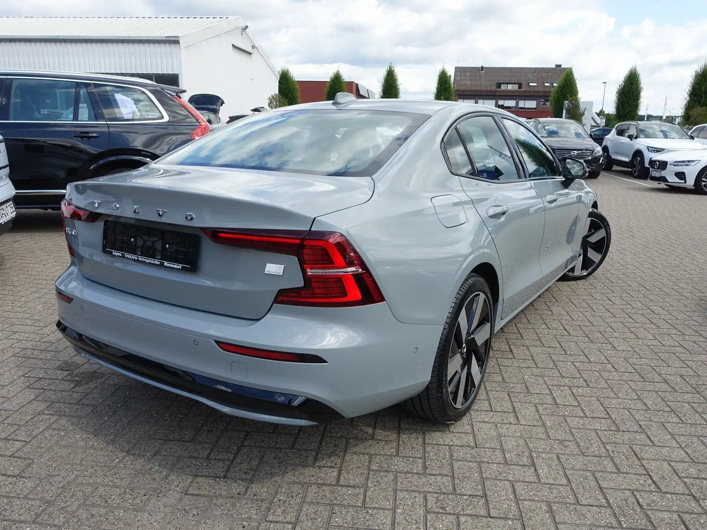 Volvo S60 Recharge Ultimate T8 AWD/Massage/360°/B&W Grau - 2