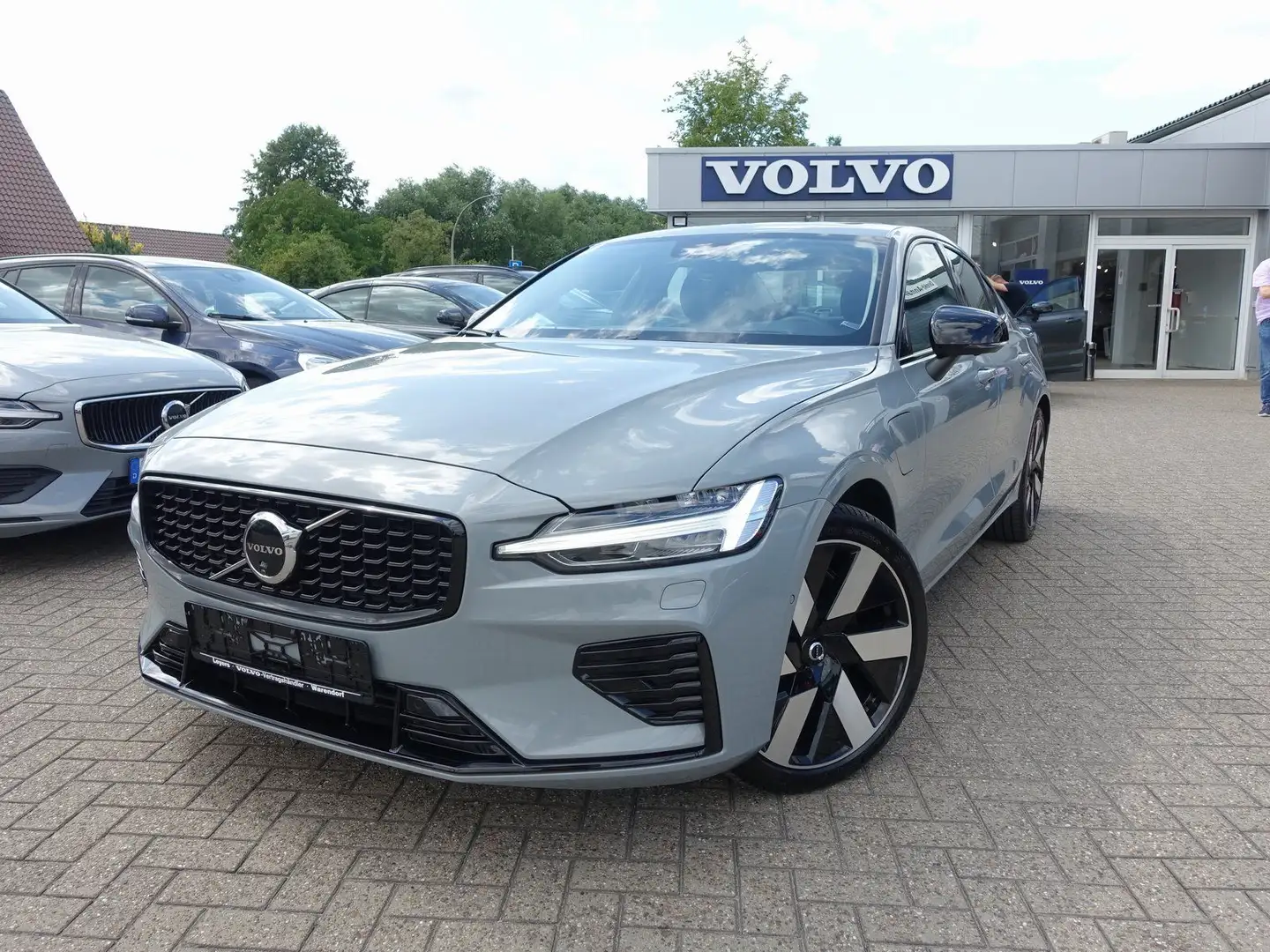 Volvo S60 Recharge Ultimate T8 AWD/Massage/360°/B&W Grau - 1