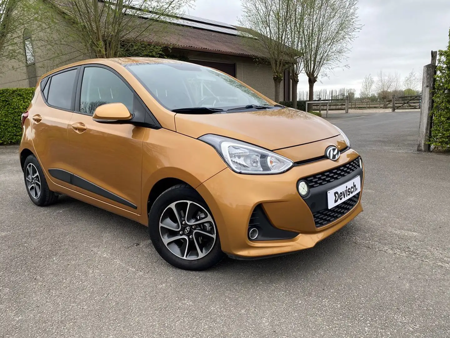 Hyundai i10 1.2 Sky - Navigatie / alu velgen / auto airco / F - 1