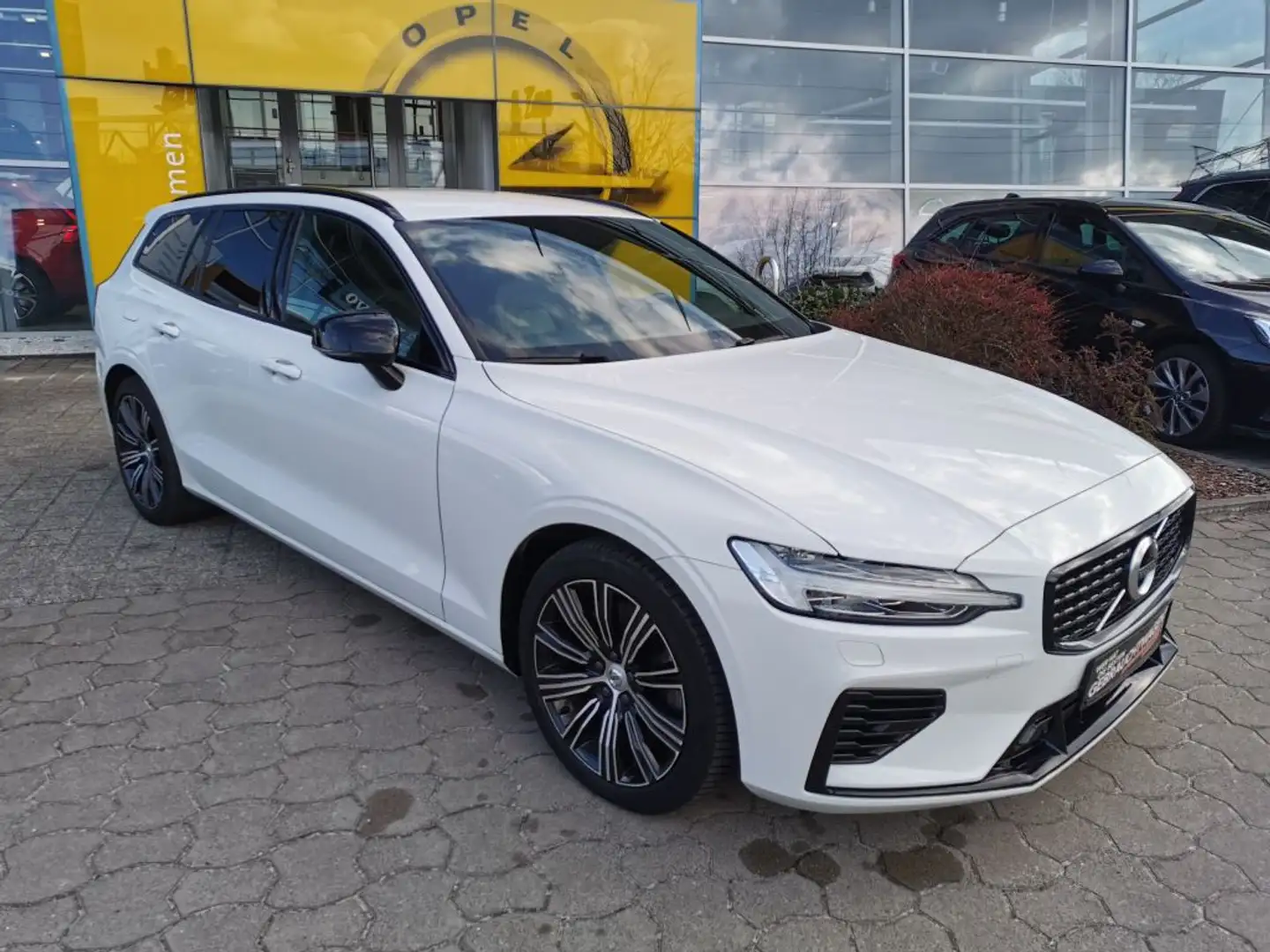 Volvo V60 T6 AWD Recharge Aut. R-Design+Xenium+ Blanco - 2