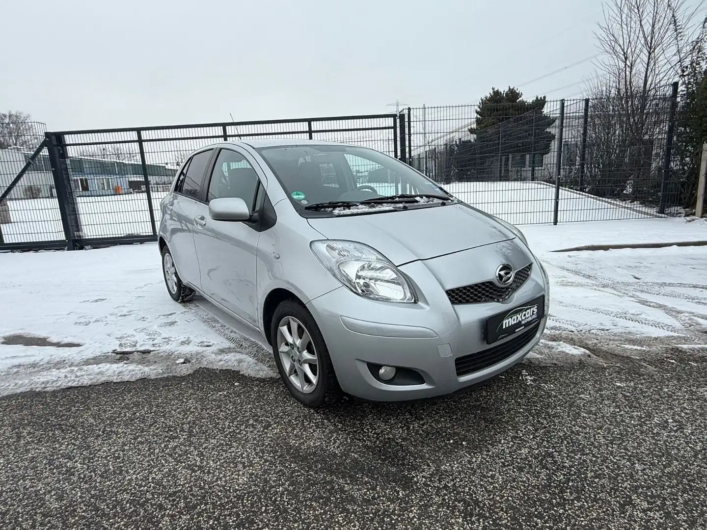 Daihatsu Charade 1.3 M-MT Yaris AUTOMATIK 1 HAND Silber - 1