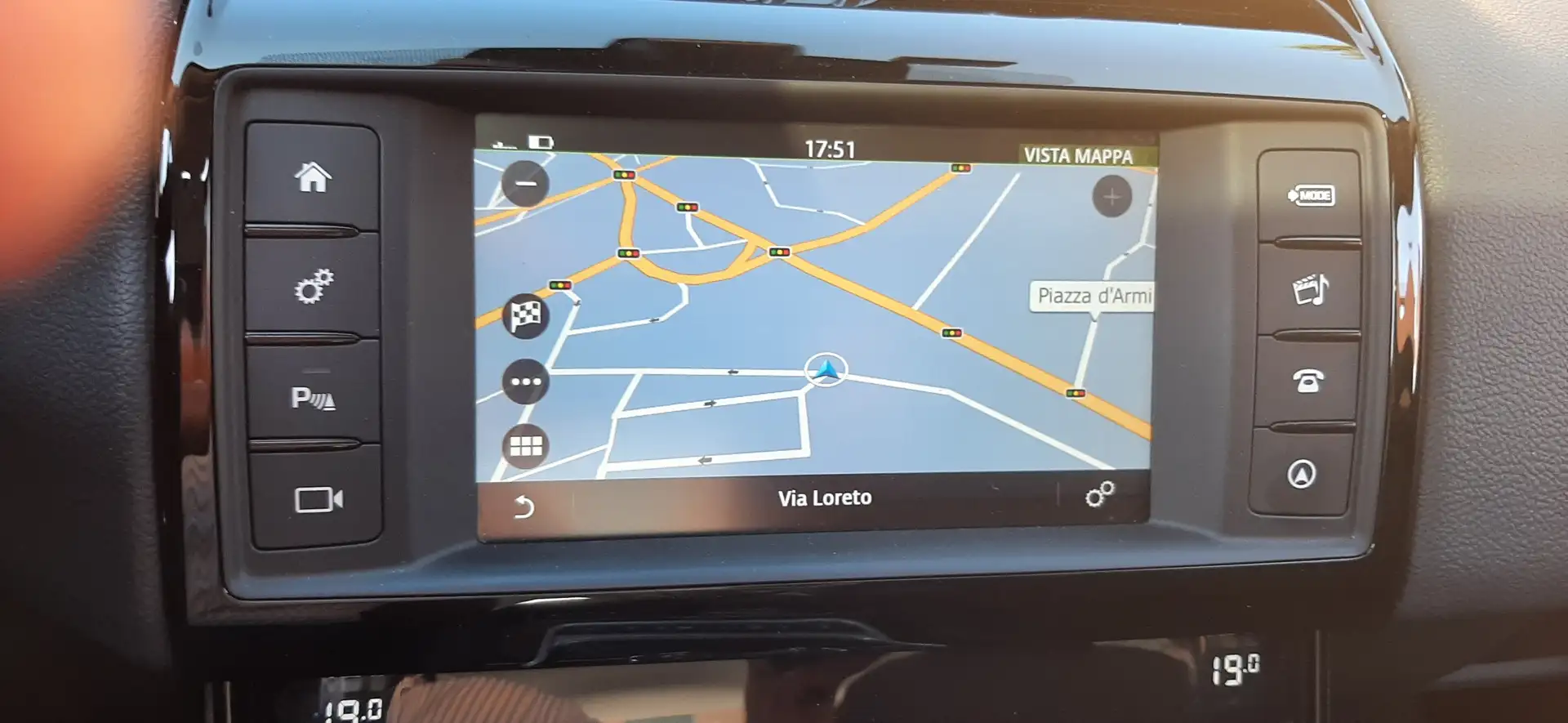 Jaguar XE XE 2.0d Portfolio 180cv auto Verde - 2