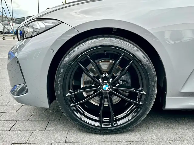 BMW 3 Series view 9