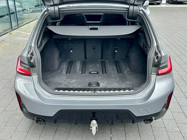 BMW 3 Series view 8