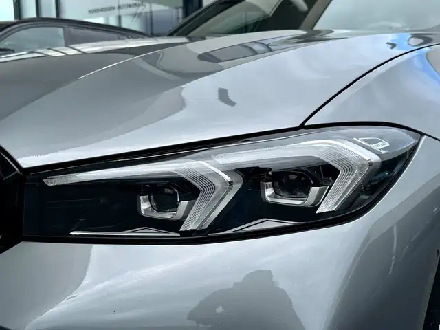 BMW 3 Series view 10