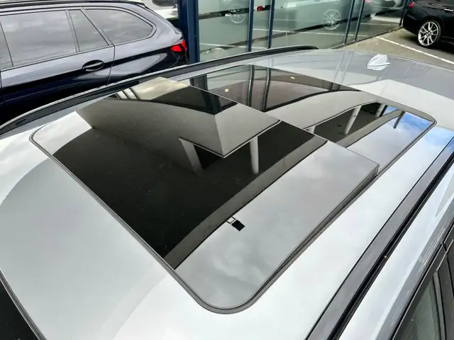 BMW 3 Series view 11