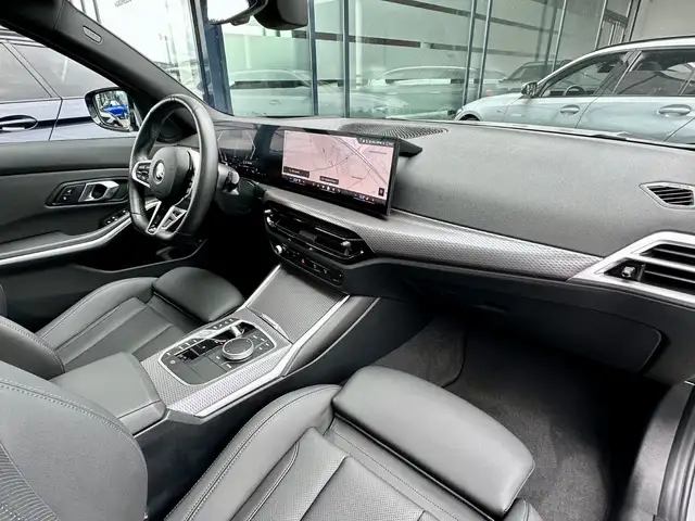 BMW 3 Series view 15