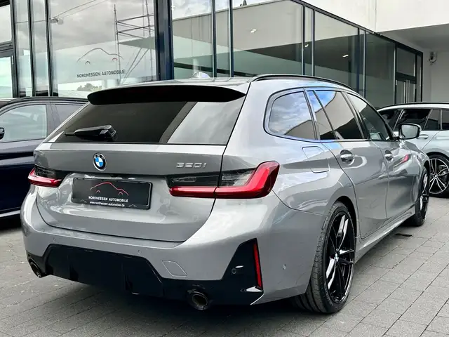 BMW 3 Series view 4