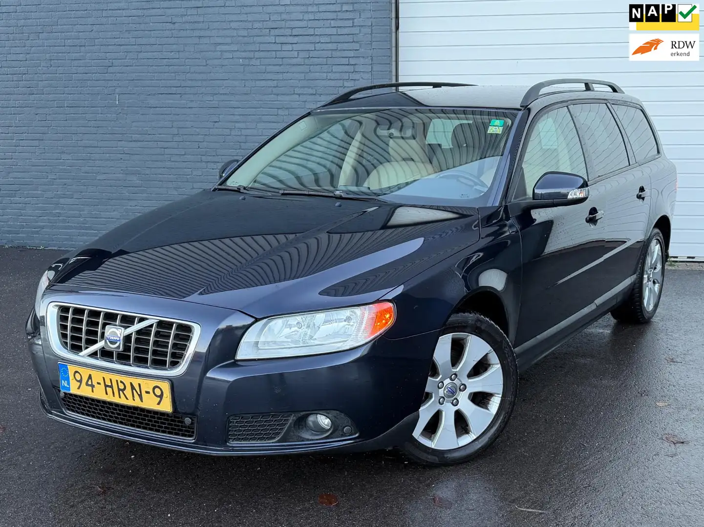 Volvo V70 2.0 Kinetic 2DEEIG/VOLLEDER/YOUNGTIMER/CRUISE Blauw - 1