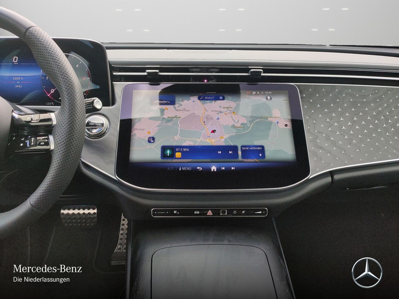 Mercedes-Benz E 220 d Edition AMG-Line Fahrass 360° Pano Distr. — photo 15