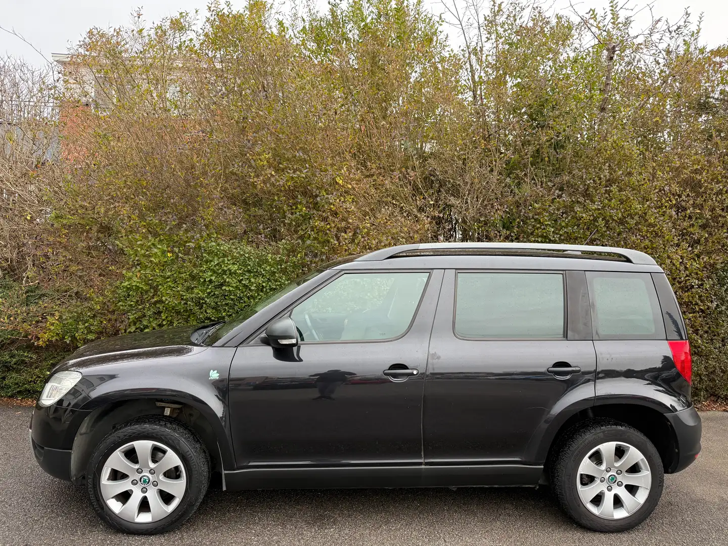 Skoda Yeti 1.6 TDi+AIRCO+NAVI+JANTES+EURO 5 Noir - 2