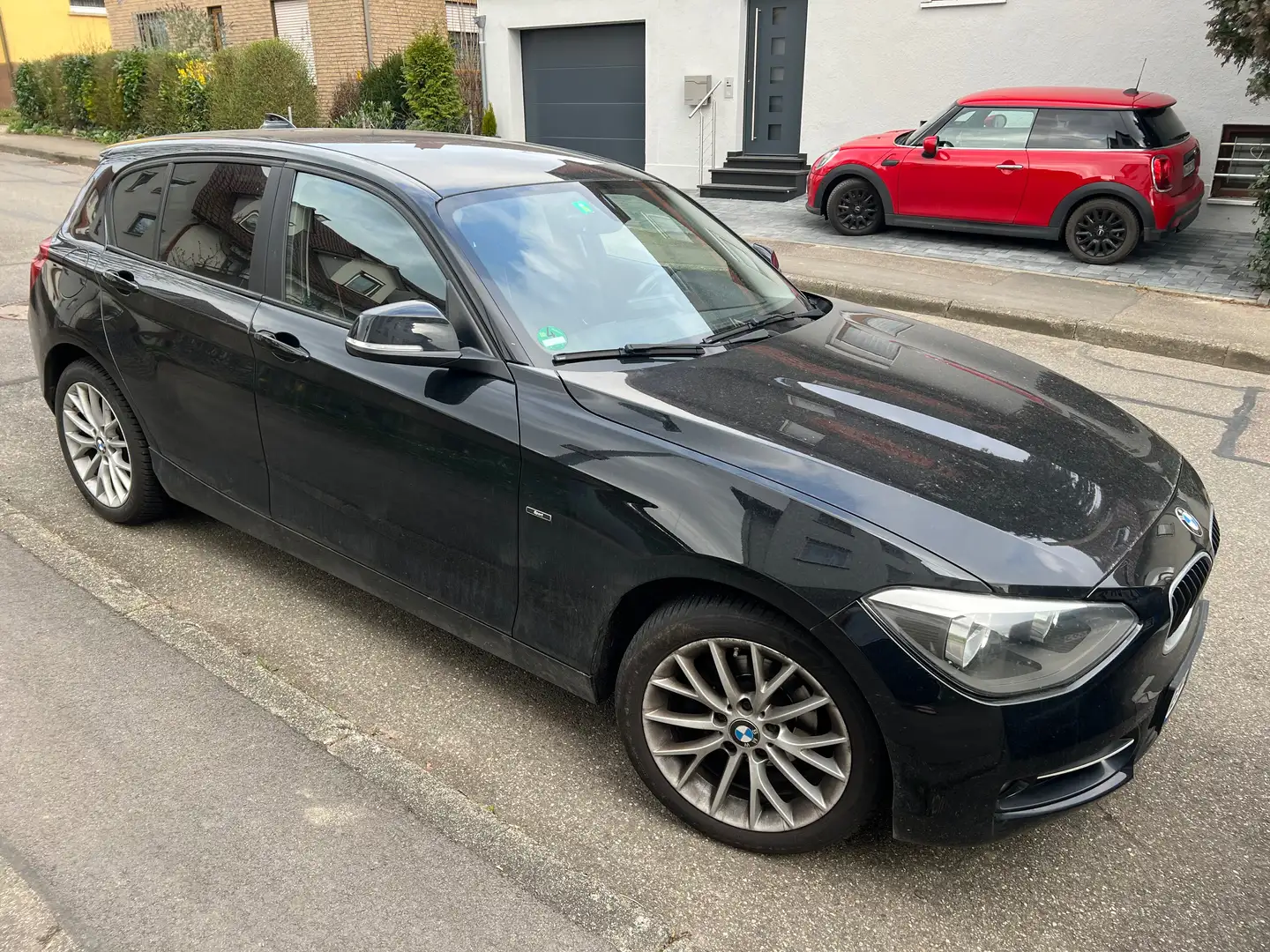 BMW 116 1er (5-Türer) 116i Sport Line Schwarz - 1