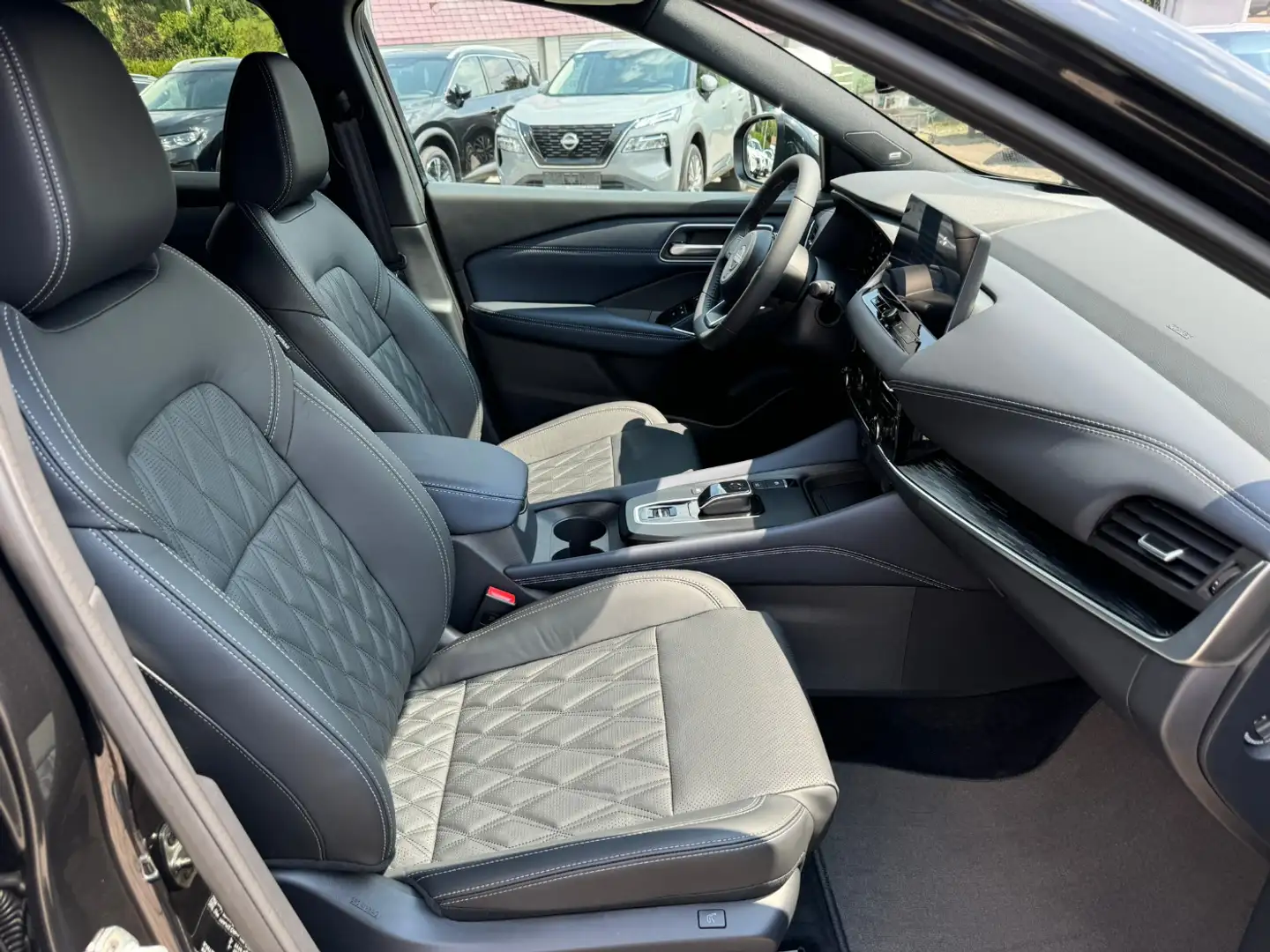 Nissan Qashqai 1.5 VC-T Tekna+ e-Power Technologie Paket Business Schwarz - 2