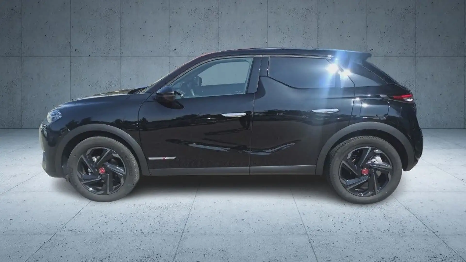 DS Automobiles DS 3 Crossback PureTech 130 aut. Performance Line Zwart - 2
