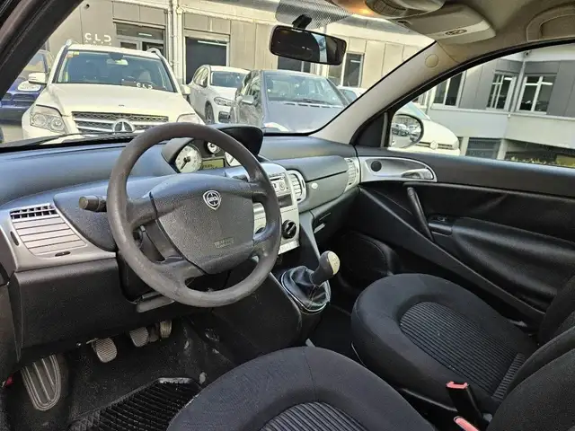 Lancia Ypsilon view 7