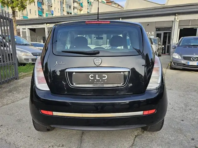Lancia Ypsilon view 5