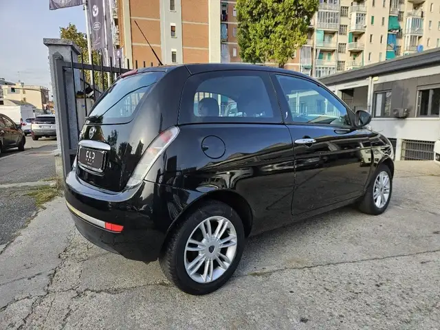 Lancia Ypsilon view 4