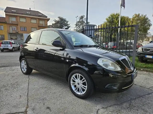 Lancia Ypsilon view 3