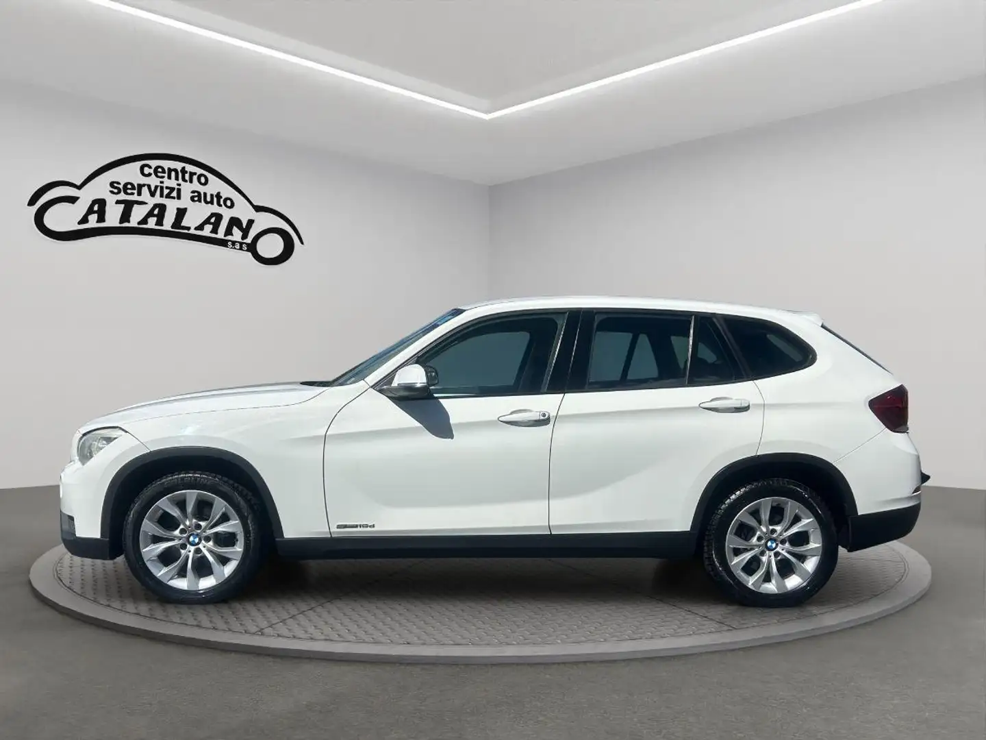 BMW X1 sDrive16d Sport Line Blanc - 2