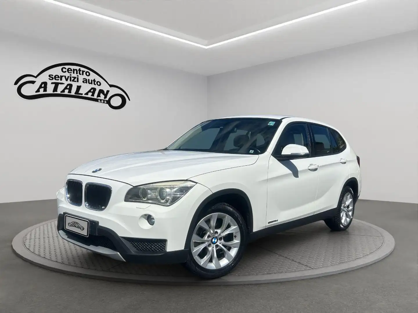 BMW X1 sDrive16d Sport Line Blanc - 1