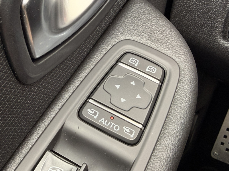 Renault Clio 1.6 R.S. Trophy 220PK 18'' LED Navi Cruise Clima — photo 16