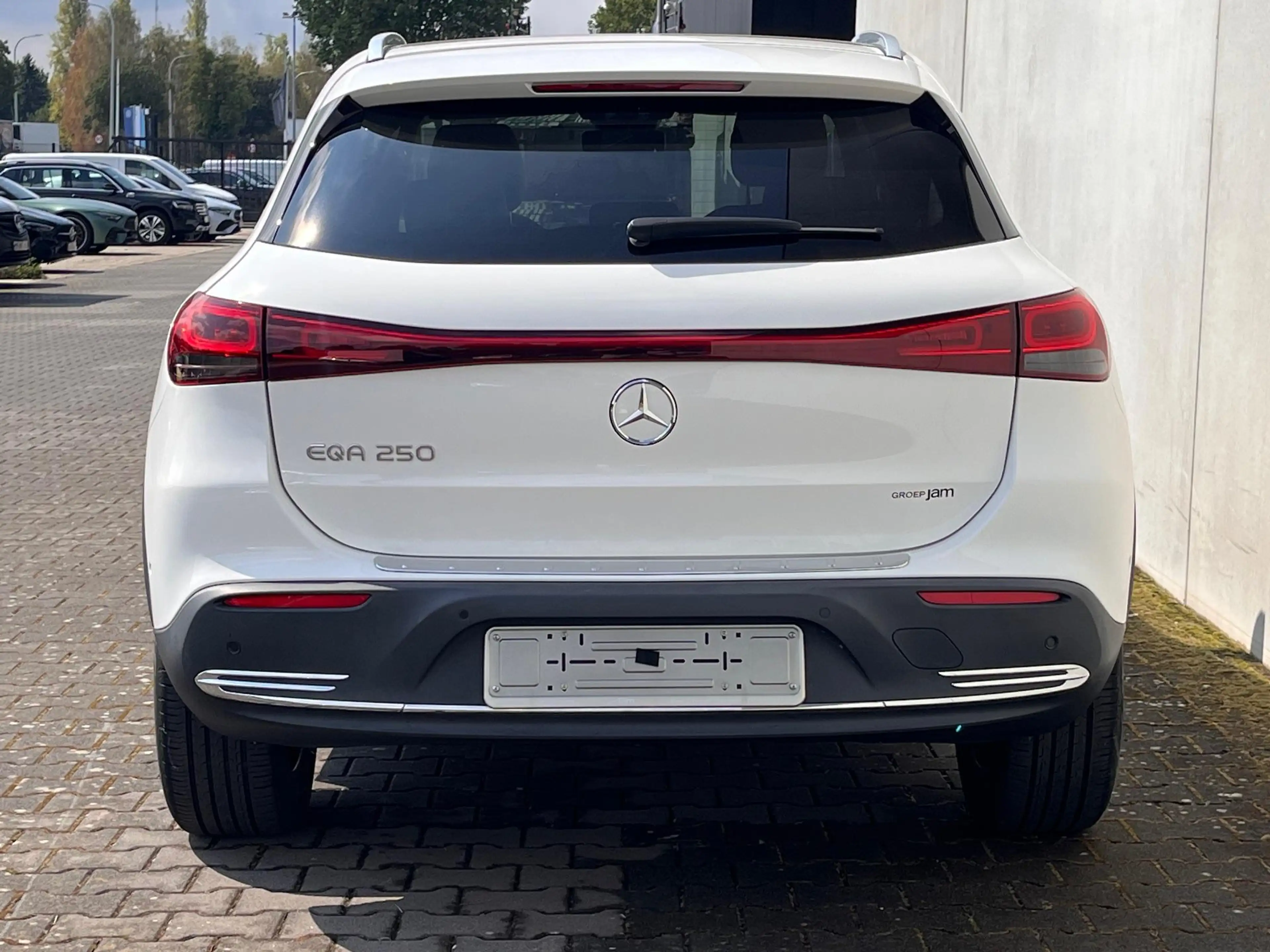 Mercedes-Benz EQA 250 met panoramadak — photo 3
