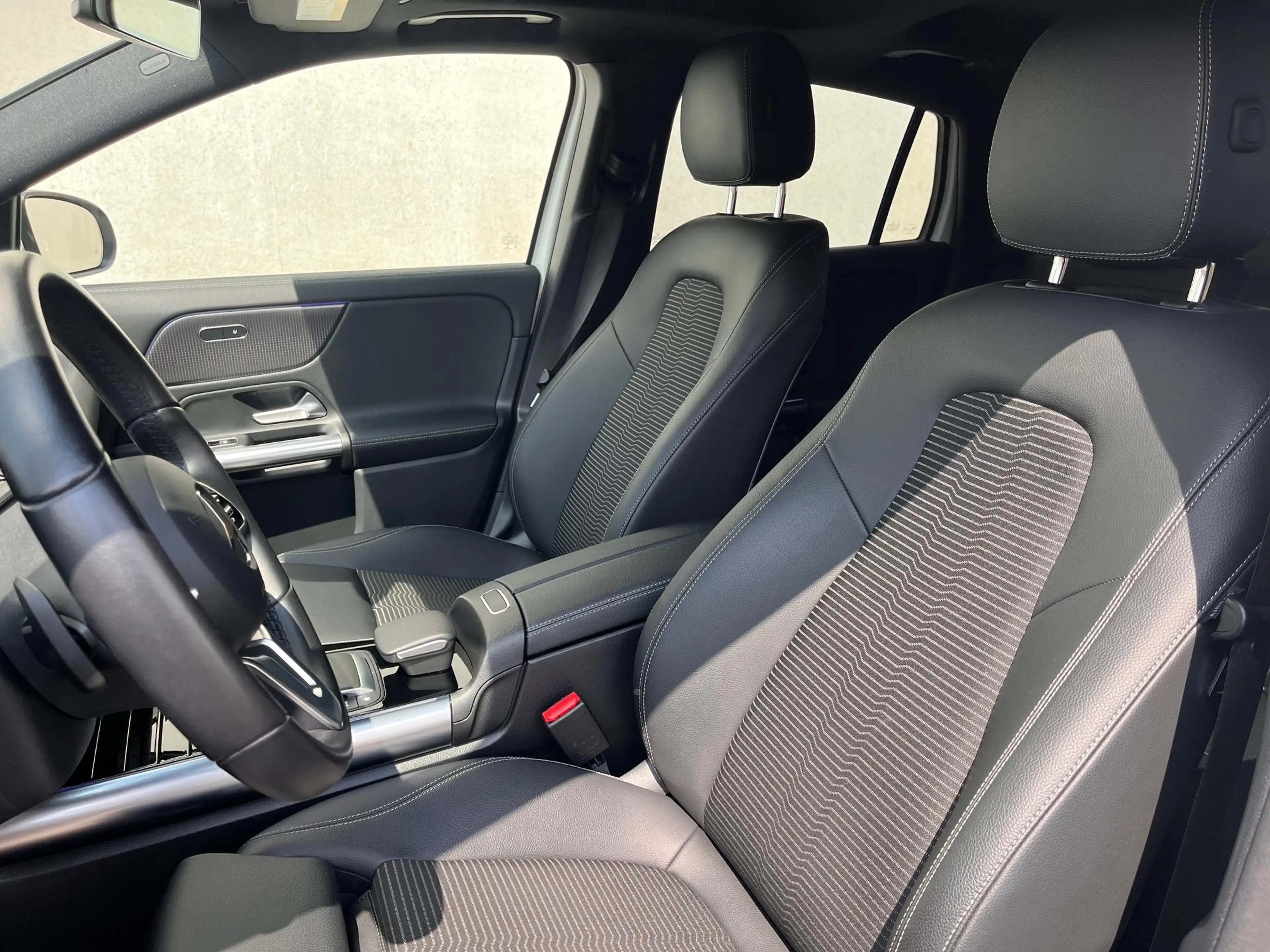 Mercedes-Benz EQA 250 met panoramadak — photo 11