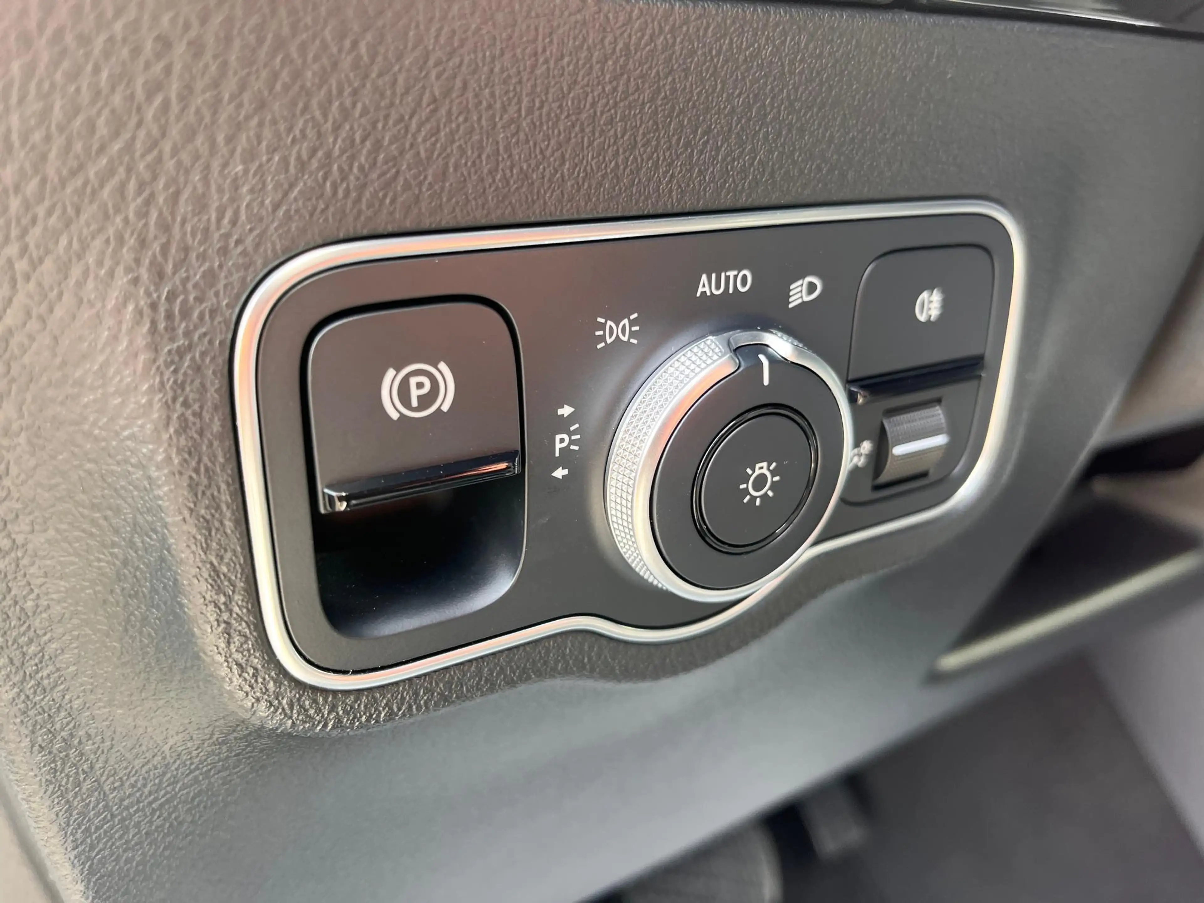Mercedes-Benz EQA 250 met panoramadak — photo 14