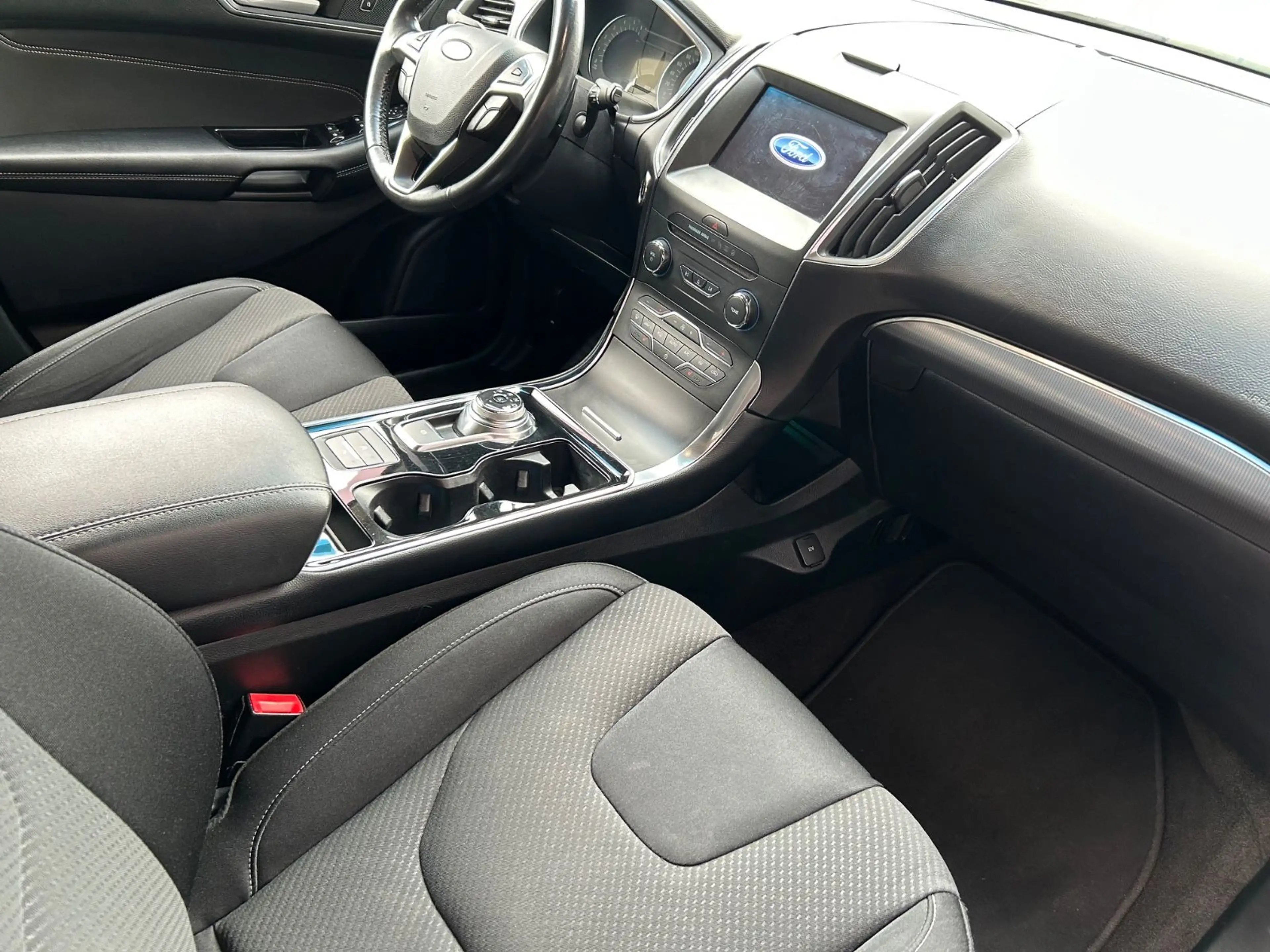 Ford Edge Titanium 4x4|AHK|Rückfahrkam|Apple|Navi — photo 15